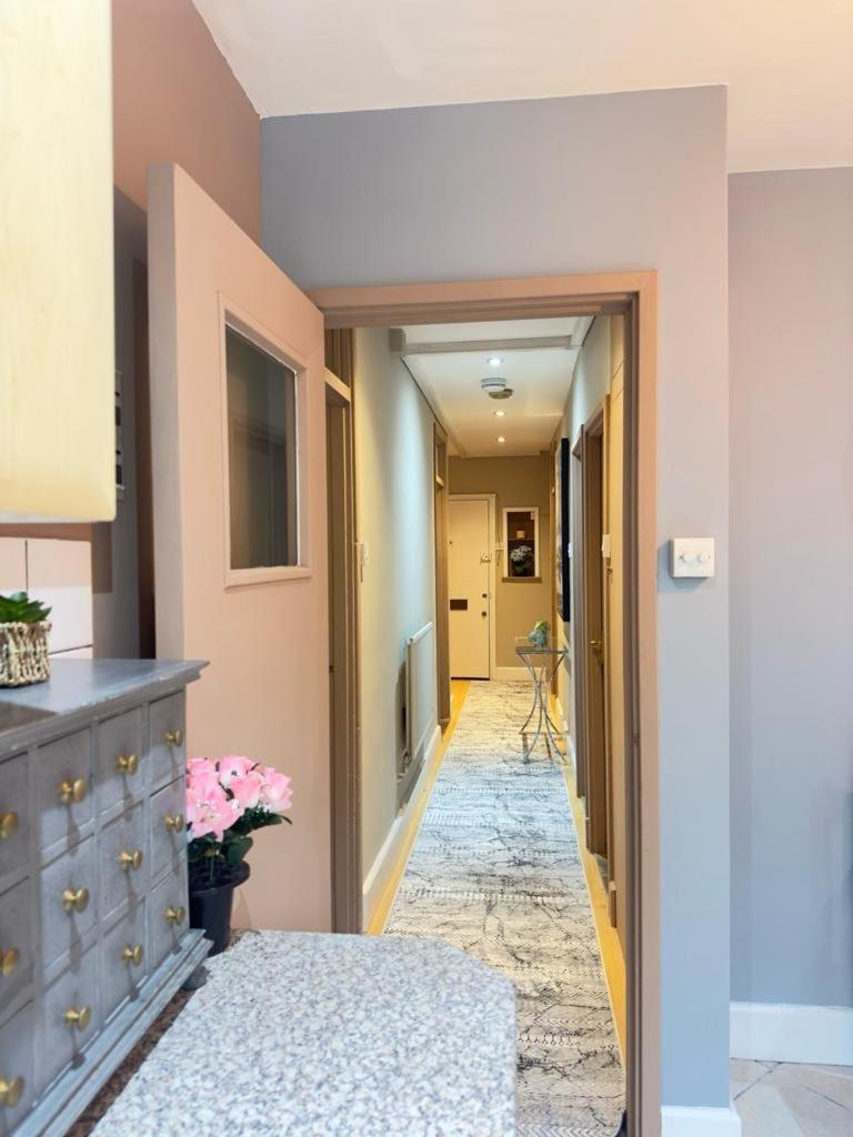 Beautiful Family Apartment London Bagian luar foto