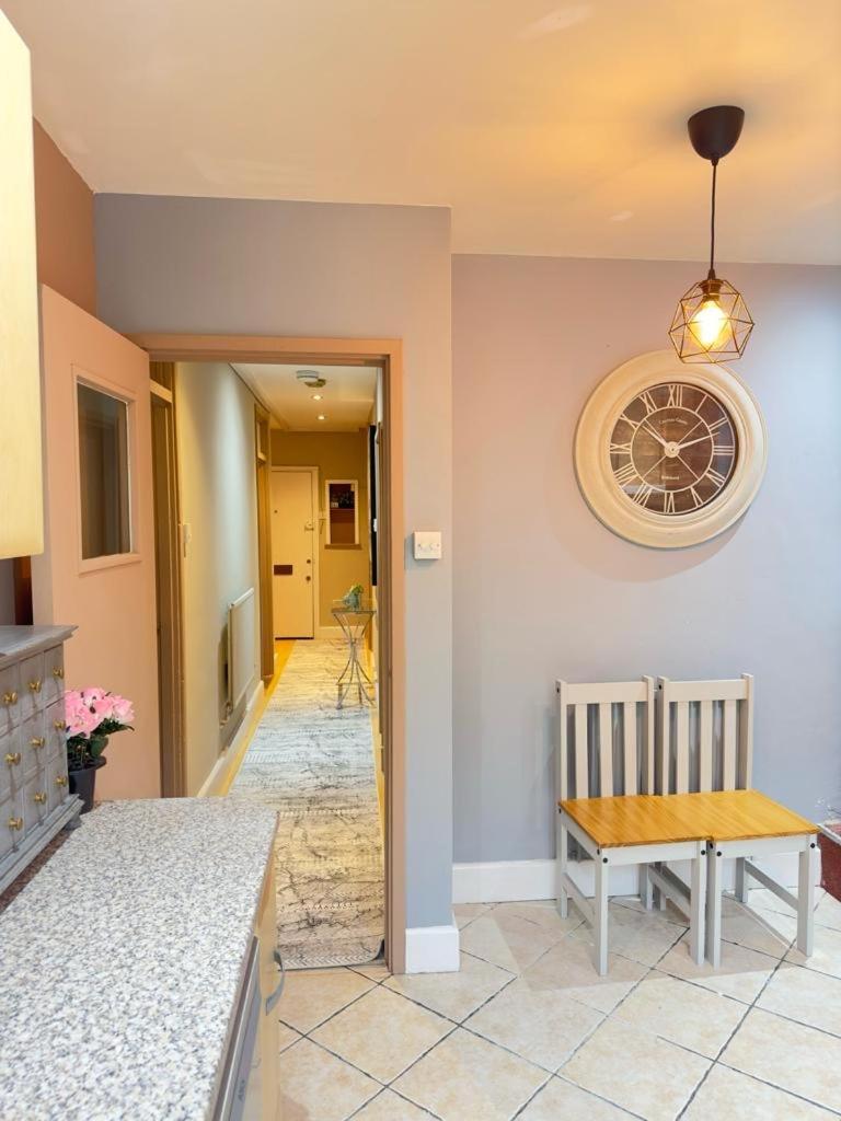 Beautiful Family Apartment London Bagian luar foto